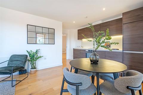 83 Crampton Street, Elephant & Castle... 3 bed flat for sale