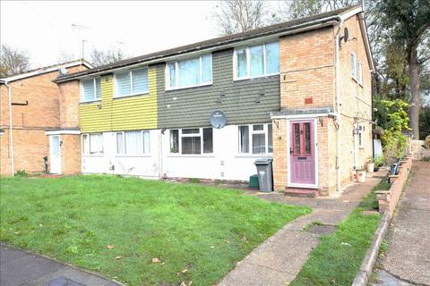 Roman Close, Feltham, Middlesex, TW14 2 bed flat for sale