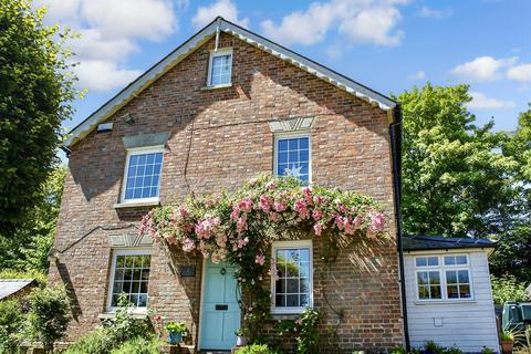Brattles Grange Cottages, Tonbridge TN12 4 bed semi