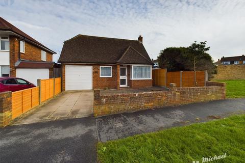 Howard Avenue, Aylesbury, 1 bed detached bungalow for sale