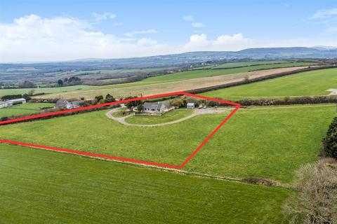 Summercourt TR8 5 bed bungalow for sale
