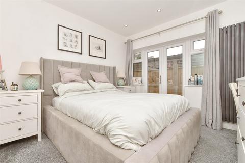 Manor Road, Wallington, Surrey 3 bed ground floor flat for sale