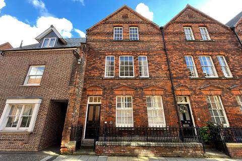 Queen Street, King's Lynn, Norfolk, PE30 2 bed terraced house for sale