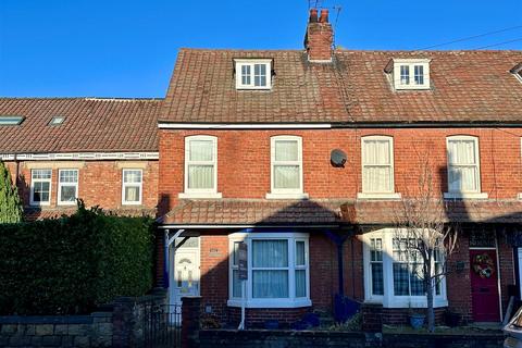 Southgate, Pickering YO18 3 bed end of terrace house for sale