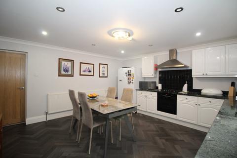 South Marine Drive, East Yorkshire YO15 2 bed apartment for sale