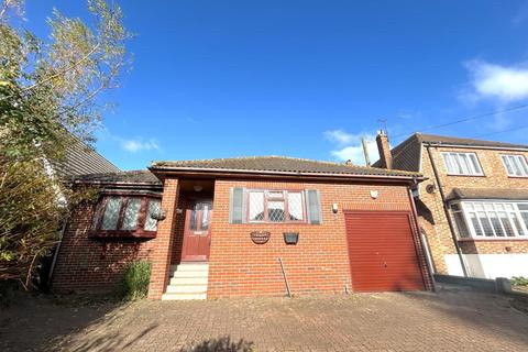 Rayleigh Road, Eastwood 3 bed detached bungalow for sale