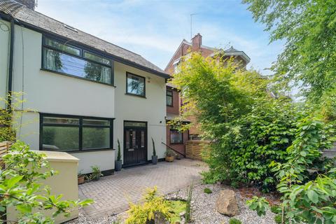 5 bedroom semi-detached house for sale