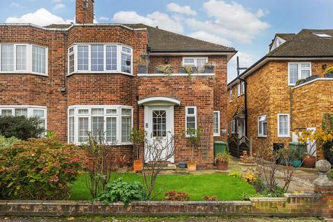 Bishops Close, Richmond, TW10 2 bed maisonette for sale