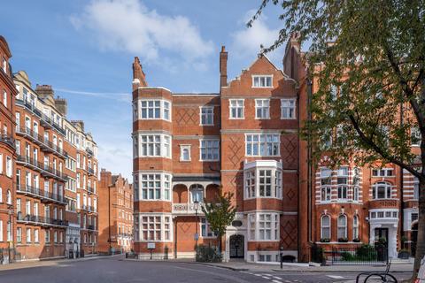 Cadogan Gardens, London SW3 3 bed flat for sale