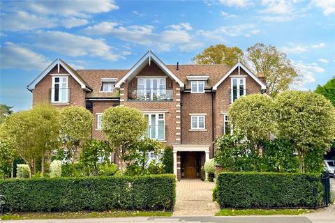Station Road, Beaconsfield... 2 bed apartment for sale