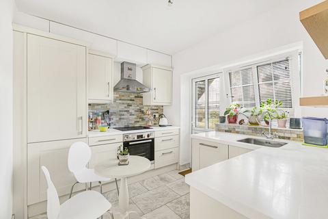 Richmond Road, Twickenham, TW1 2 bed apartment for sale