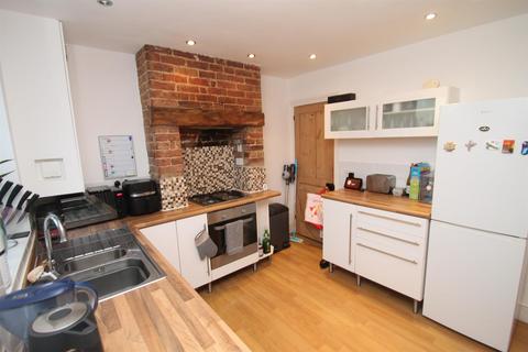 St. Georges Square, Maidstone 2 bed terraced house for sale