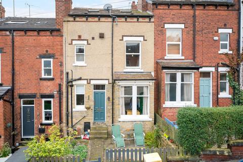 Pasture Grove, Leeds LS7 3 bed terraced house for sale