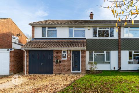 Howard Drive, Letchworth Garden City... 4 bed semi