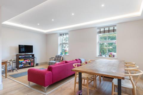 Myers Court, Elms Road, London, SW4 3 bed flat for sale