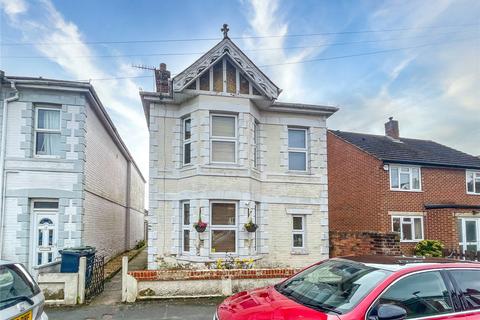 Station Road, Christchurch, Dorset, BH23 2 bed apartment for sale