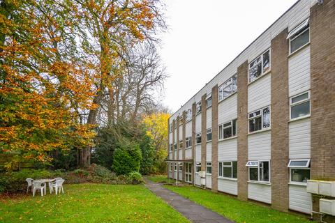 Downswood, Reigate 2 bed flat for sale