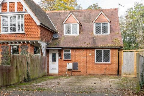 Bentsbrook Close, North Holmwood 3 bed semi