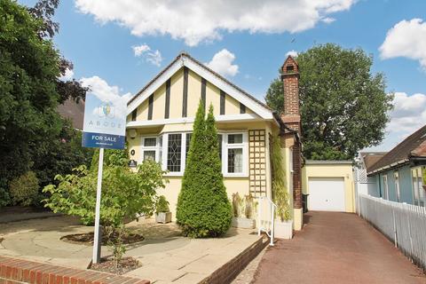 Knighton Close, Woodford Green, IG8 2 bed detached bungalow for sale