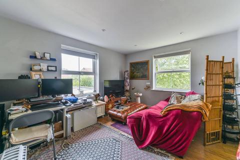 TAYLOR COURT, ELMERS END ROAD... 1 bed flat for sale