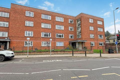 Queen Street, Hitchin, SG4 3 bed apartment for sale