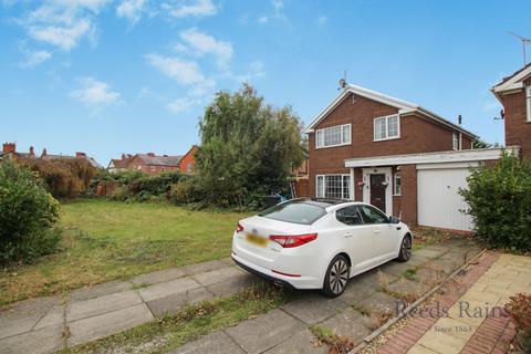 Vincent Close, Denbighshire LL18 3 bed detached house for sale