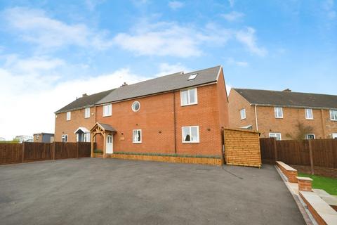 Common Lane, Cutthorpe, Chesterfield... 3 bed semi