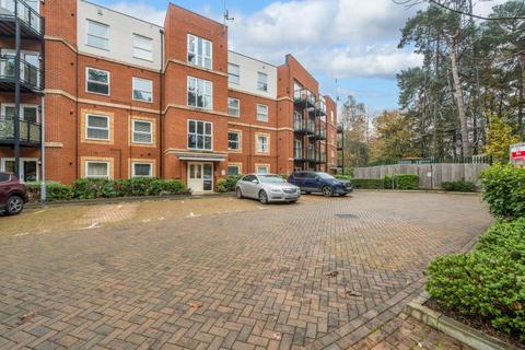 Wokingham,  Berkshire,  RG45 2 bed flat for sale