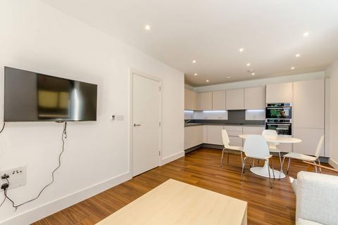 Pipit Drive, Putney, London, SW15 2 bed flat for sale