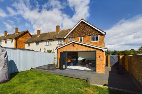 Hasedines Road, Hemel Hempstead 3 bed end of terrace house for sale