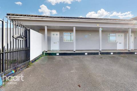 Rawreth Lane, WICKFORD 2 bed bungalow for sale