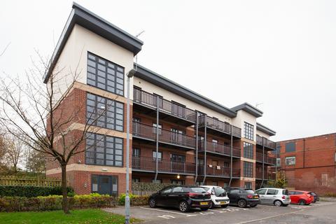 Canalside, Radcliffe M26 2 bed flat for sale