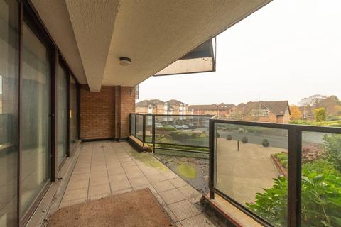 Esplanade, Esplanade, Rochester, Kent 2 bed apartment for sale