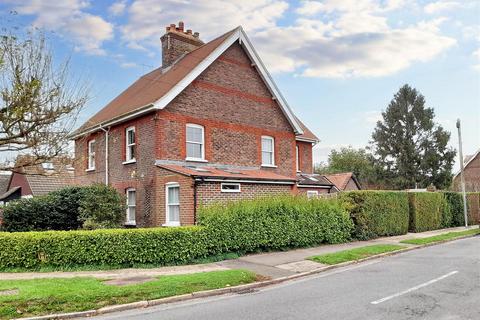 Elm Grove, Barnham 2 bed semi