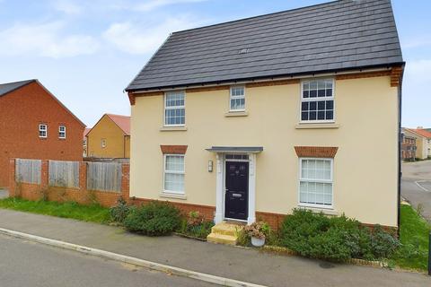 Chadwick Crescent, Leighton Buzzard, LU7 3 bed detached house for sale