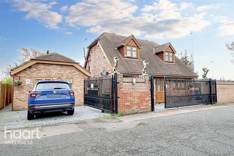 Queenborough Road, Halfway 4 bed detached house for sale