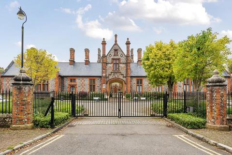 Old Amersham,  Buckinghamshire,  HP7 2 bed flat for sale