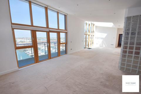 Midway Quay, Eastbourne BN23 3 bed penthouse for sale