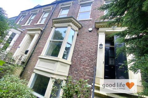 6 bedroom terraced house for sale