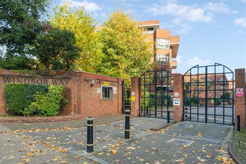 Sandringham House, Windsor Way... 1 bed flat for sale