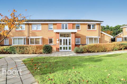 Warwick Close, Hornchurch 2 bed apartment for sale