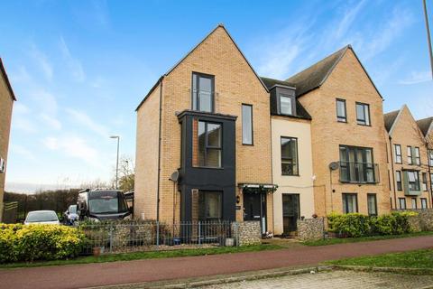 Tattenhoe, Milton Keynes MK4 4 bed semi