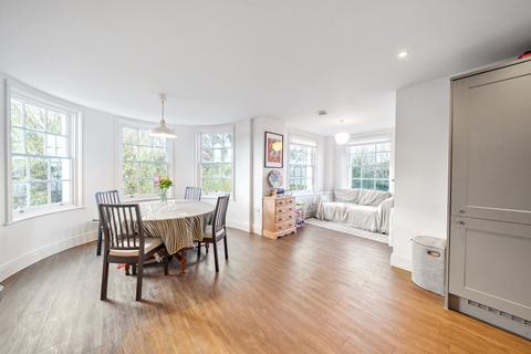 College Road, Gloucestershire GL53 2 bed apartment for sale
