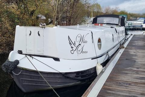 Monkey Island Lane, Bray SL6 2 bed houseboat for sale