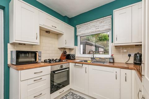 Bradford Road, Bradford BD11 3 bed semi