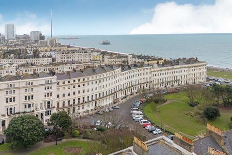 Adelaide Crescent, Hove BN3 3 bed ground floor flat for sale