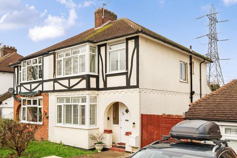 Brockenhurst Avenue, Worcester Park KT4 3 bed semi