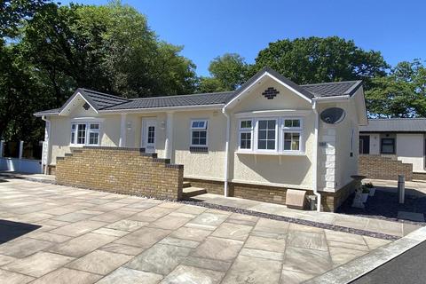 Pinehurst Park, West Moors, Ferndown... 2 bed park home for sale