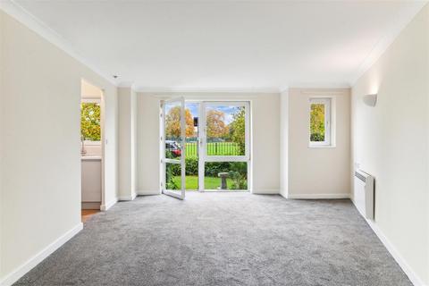 Fishers Lane, London, W4 1 bed flat for sale