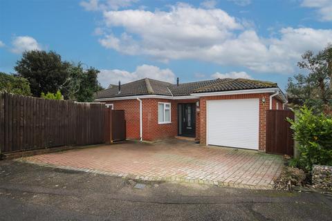 Jericho Place, Blackmore, Ingatestone 3 bed detached bungalow for sale